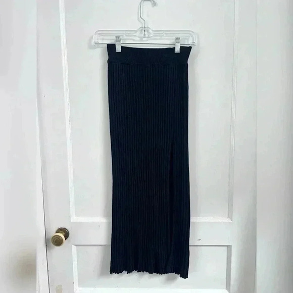 Aritzia || Wilfred Zeta Ribbed Midi Skirt with Slit Black Size XS - Picture 1 of 7